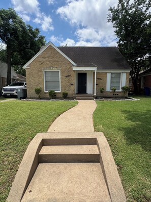 Exterior - Stylish 1BR Near SMU, Greenville Ave & 75 (Dallas)