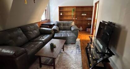 2nd level Private APT Woodsy Area Getaway