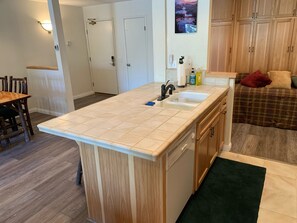 Interior - Spacious 1-bedroom condo in perfect Mammoth Lakes location (Mammoth Lakes)