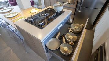 Basic Apartment | Dining