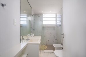 Basic Apartment | Bathroom - San Juliao (São Paulo)