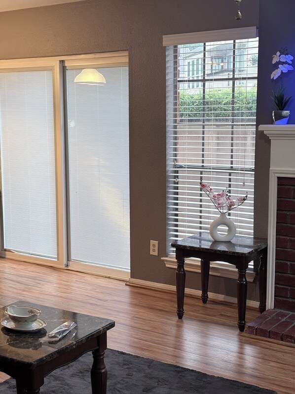 Interior - Cozy 1-bedroom condo in charming Houston with AC (Houston)