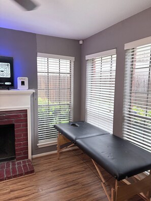 Spa - Cozy 1-bedroom condo in charming Houston with AC (Houston)