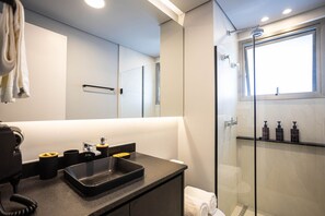 Basic Apartment | Bathroom - Villa Versace (São Paulo)