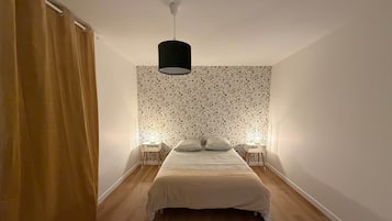 4 bedrooms, travel cot, free WiFi, bed sheets