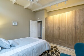 2 bedrooms, free WiFi, bed sheets - #D 1-level, 2Bd, 1block to Beach, Esplanade, Shops (Redondo Beach)