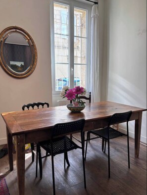 Dining - Cozy house in Bordeaux in beautiful central neighborhood - near sights and tram (Bordeaux)