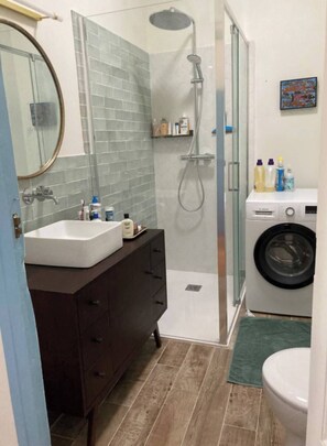 Bathroom - Cozy house in Bordeaux in beautiful central neighborhood - near sights and tram (Bordeaux)