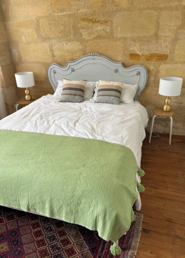 Room - Cozy house in Bordeaux in beautiful central neighborhood - near sights and tram (Bordeaux)