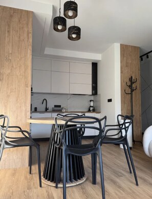 Dining - Cozy 1-bedroom apartment in peaceful Gdynia with AC (Gdynia)