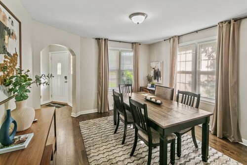 Homewood Haven 3BR Near Chicago & Metra Stration
