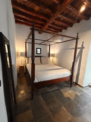 4 chambres, fer et planche à repasser, lit parapluie, Wi-Fi gratuit