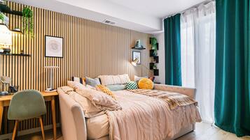 1 bedroom, desk, WiFi (free), bed sheets