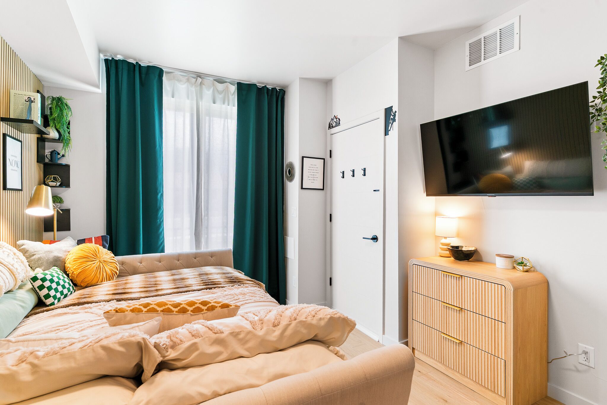 1 bedroom, desk, WiFi (free), bed sheets