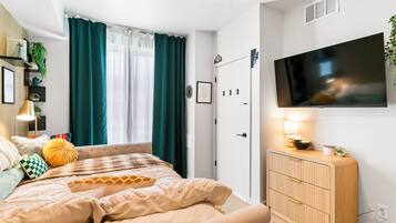 1 bedroom, desk, WiFi (free), bed sheets
