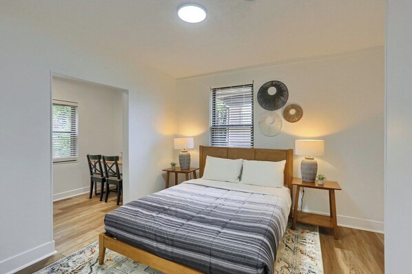 Room - Dormont, Potomac 3 Unique and Modern 2 Bedroom Private Apartment (Pittsburgh)