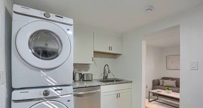 Dormont/Potomac @4 Cozy and Central 2 Bedroom Private Apartment