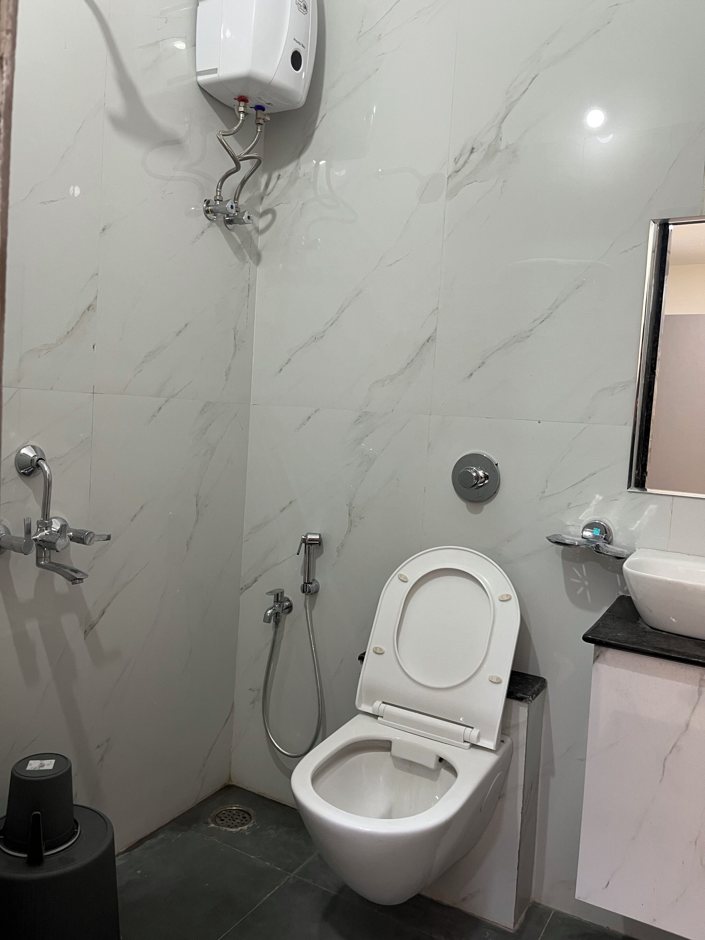 Deluxe Single Room, City View | Bathroom | Shower, towels, soap, shampoo