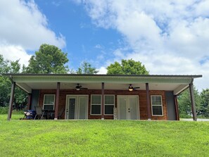 Exterior - Cozy creekside bungalow that sleeps 8. Listen to the creek as you fall asleep (Harrison)
