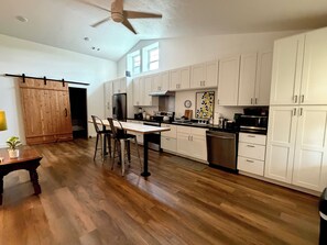 Private kitchen - Cozy creekside bungalow that sleeps 8. Listen to the creek as you fall asleep (Harrison)