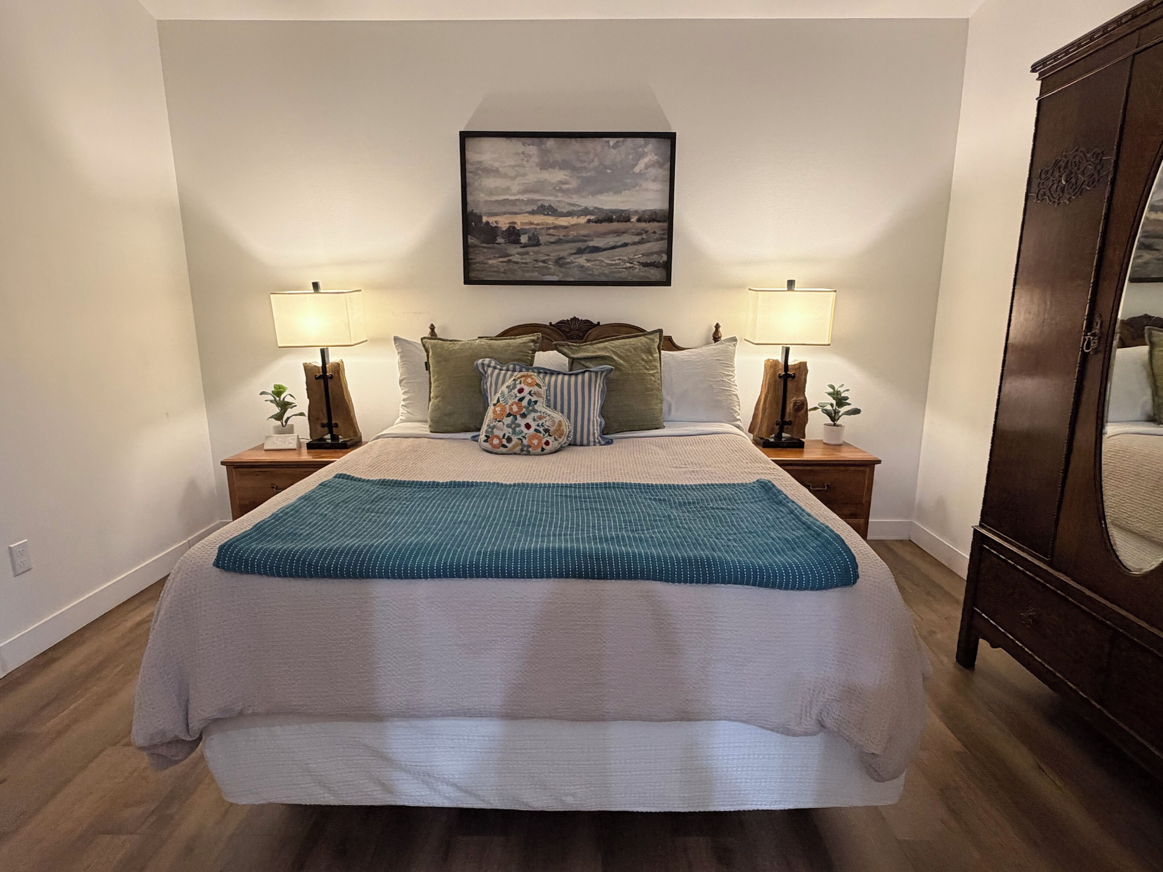 Iron/ironing board, WiFi, bed sheets