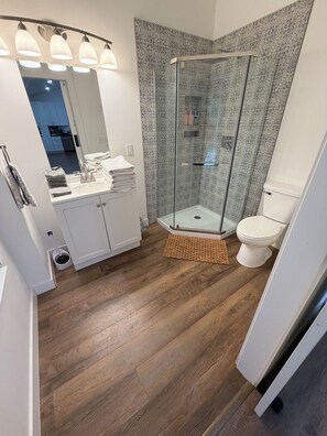 Bathroom - Cozy creekside bungalow that sleeps 8. Listen to the creek as you fall asleep (Harrison)