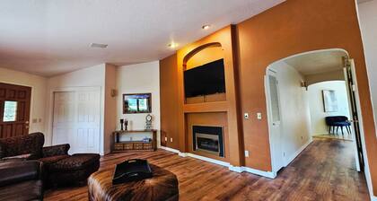 Glacier Octagon Haven -Cozy two bedroom escape near Glacier National Park