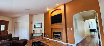 Glacier Octagon Haven -Cozy two bedroom escape near Glacier National Park