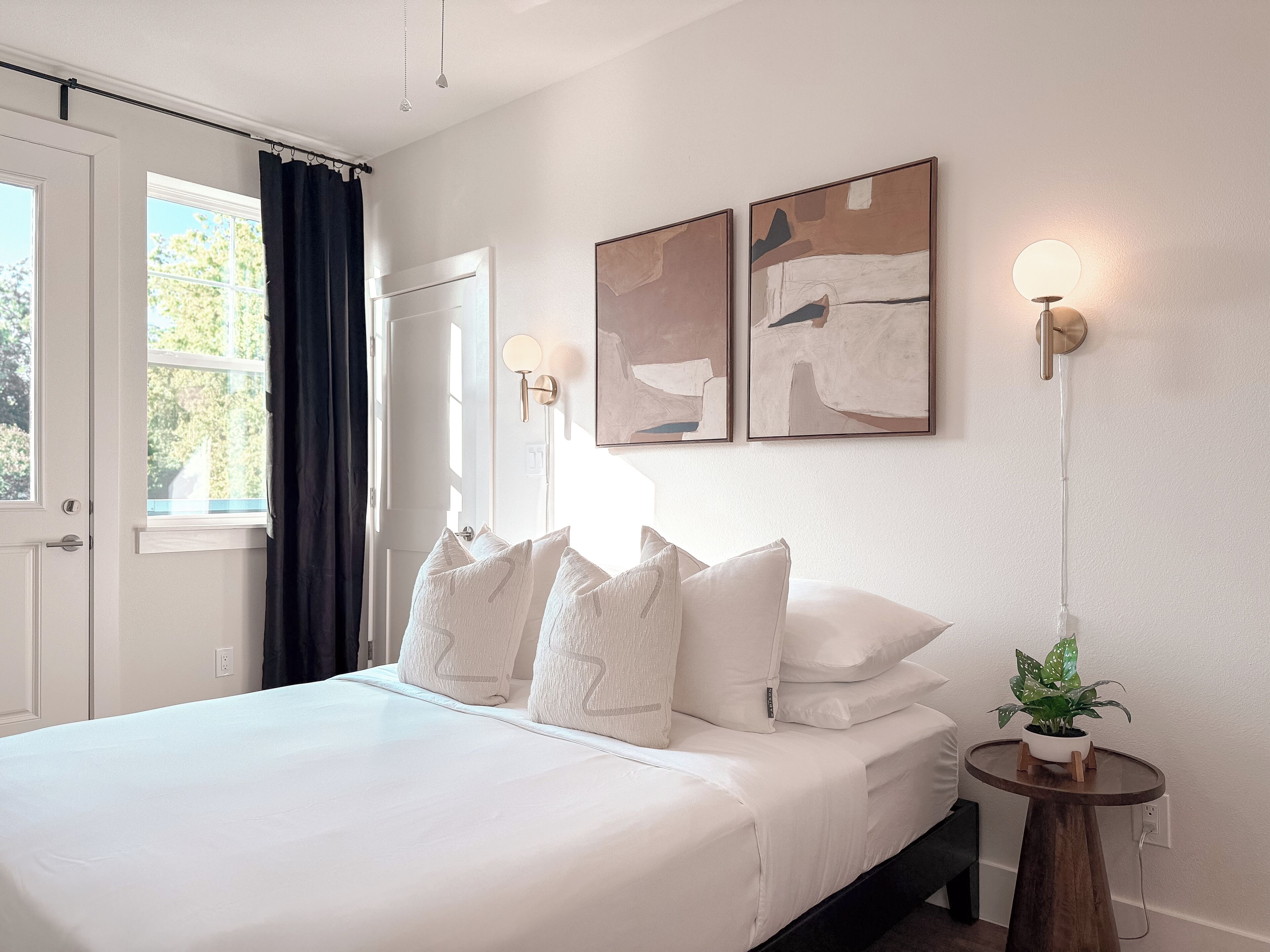 2 bedrooms, desk, iron/ironing board, WiFi