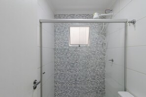 Douche, serviettes fournies