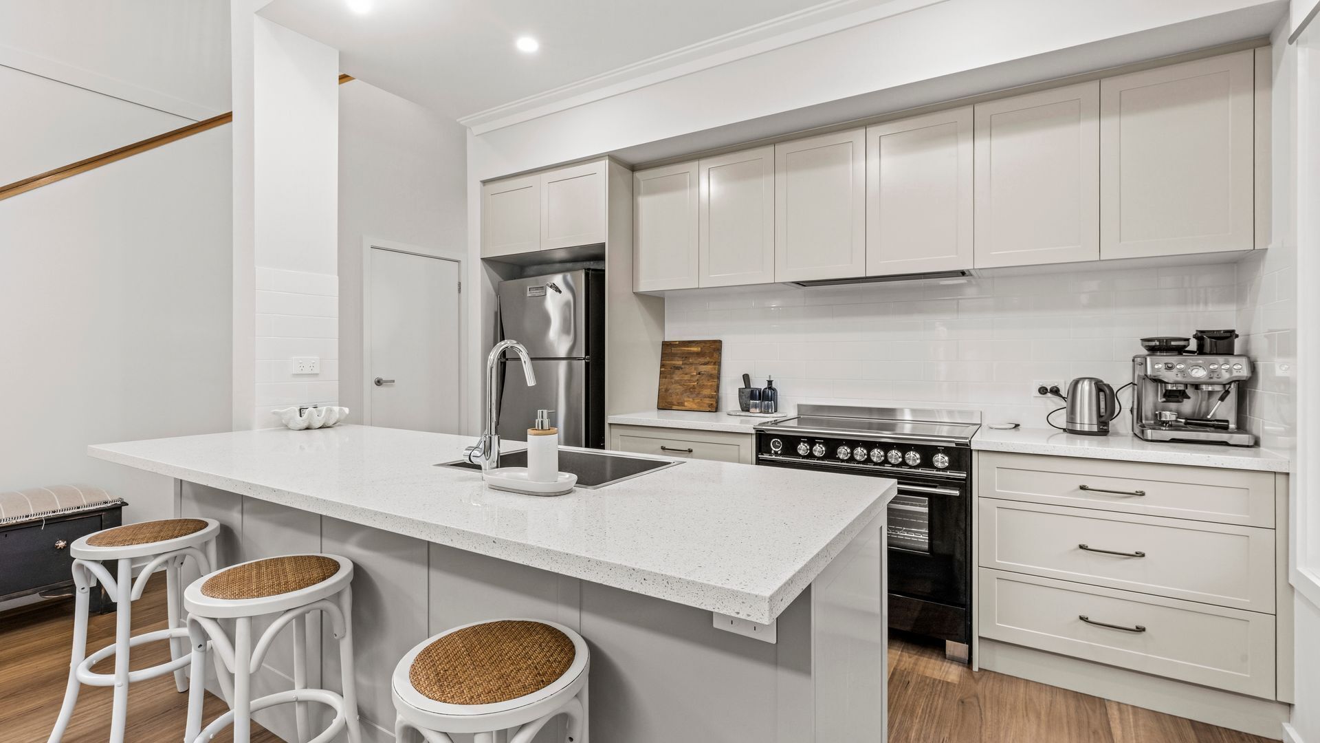 Refrigerador, microondas, horno, placa de cocina