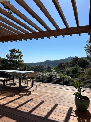Outdoor dining - Vrbo Property (Fréjus)