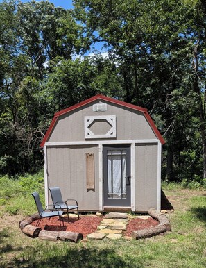 Exterior - Cozy rustic cabin in the woods-hammock and firepit (Fredonia)