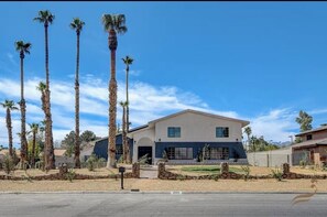 Exterior - The Vegas Retreat (Las Vegas)