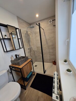 Bathroom - Vrbo Property (Dunkerque)