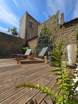 Outdoor dining - Vrbo Property (Dunkerque)