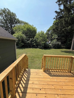 Property grounds - 3 bedroom Updated Fully fenced yard (Rochester)