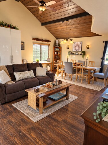 Cozy Cabin Retreat: "Getaway in the Pines"