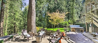 Owl`s Nest Hot Tub Retreat w Forest Views!