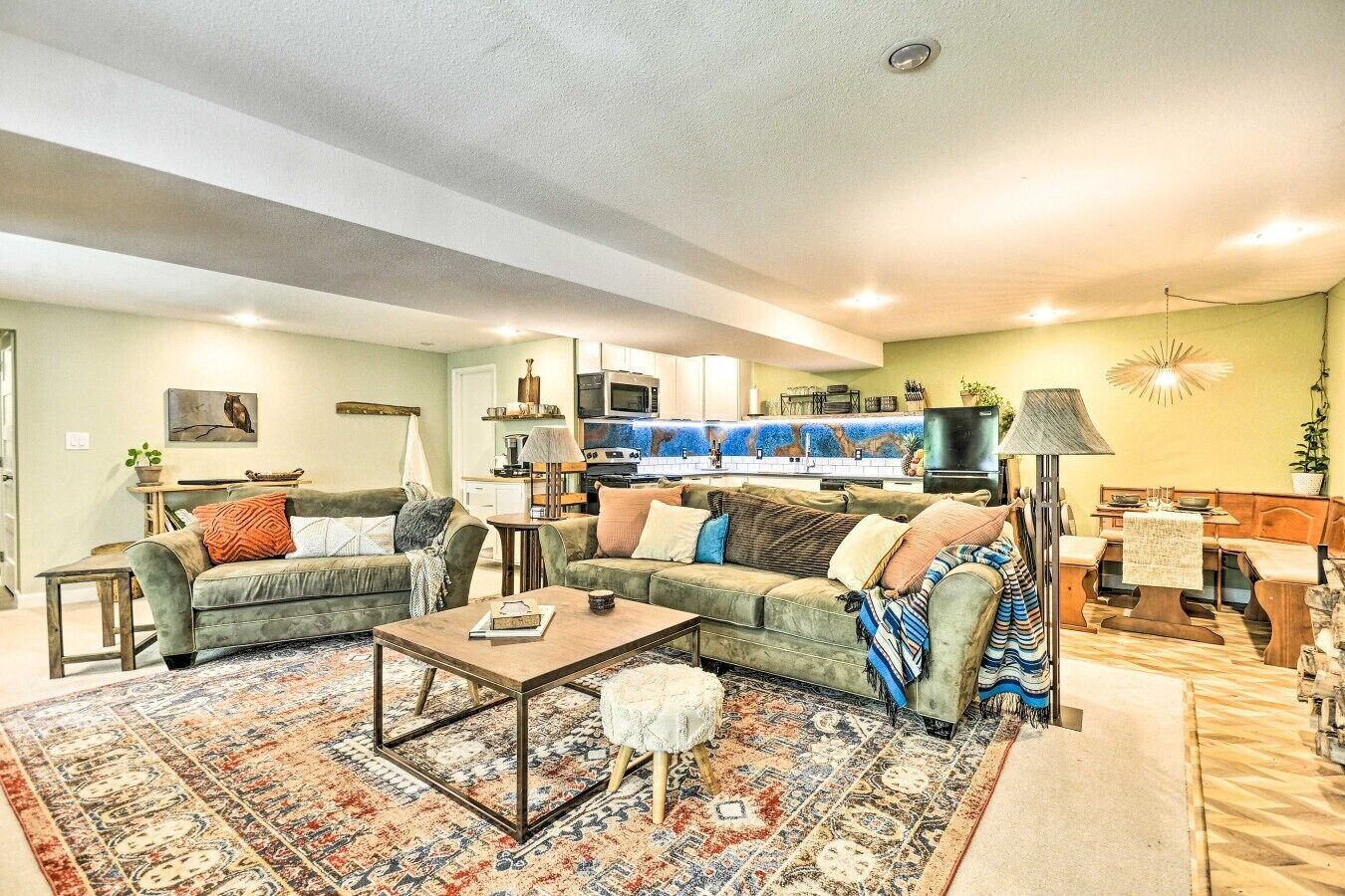 TV, fireplace, DVD player, books