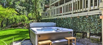 Owl`s Nest Hot Tub Retreat w Forest Views!
