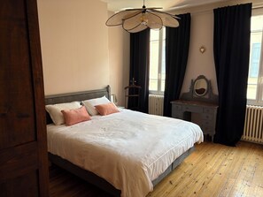 Room - Vrbo Property (Albi)