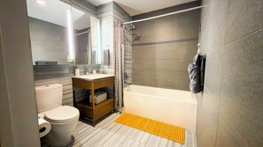 Hårføner, håndklær, såpe og toalettpapir