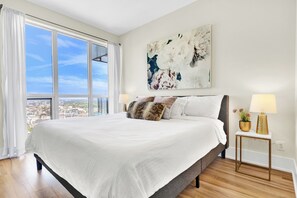 Room - Stylish 2BR/2BA | Spa like Gym + Sauna/Steam | Parking | Downtown Toronto (Toronto)