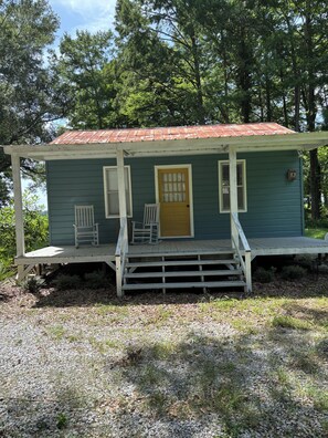 Exterior - Cabin in the woods -great local- getaway or weekly area work (Washington)