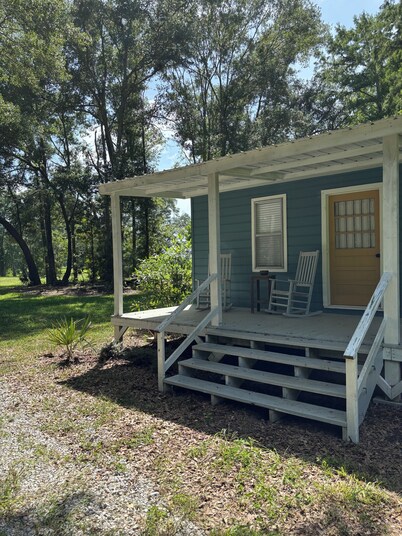 Cabin in the woods -great local- getaway or weekly area work
