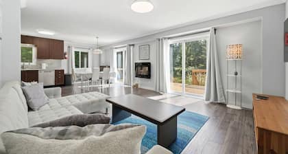 A-Frame cottage 1 min from Beach | BBQ & Firepit