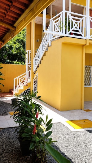 Exterior - Casa Amarilla Caribbean stay (Limón)