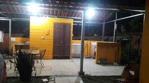 Outdoor dining - Casa Amarilla Caribbean stay (Limón)