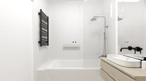 Luxury Suite, City View | Bathroom - EasyStay Apartments (Gdynia)